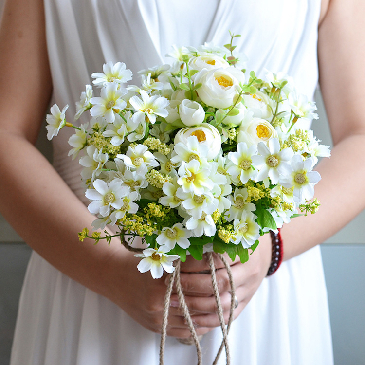 mariage-thème-romantique-idées-bouquet-fleurs-blanches