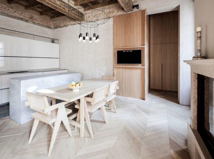 Parquet Bois Clair Et Deco En Bois Ornemente Dans Un Appart A Mantoue