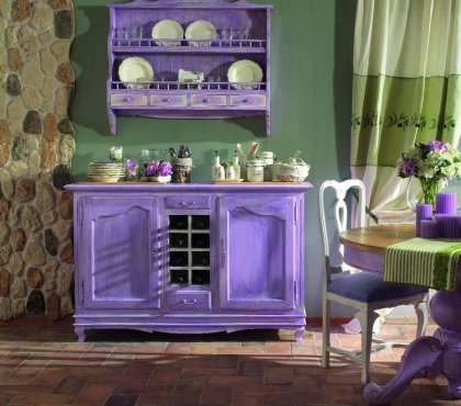 relooker-armoire-ancienne-façade-violet-clair-peinture-verte