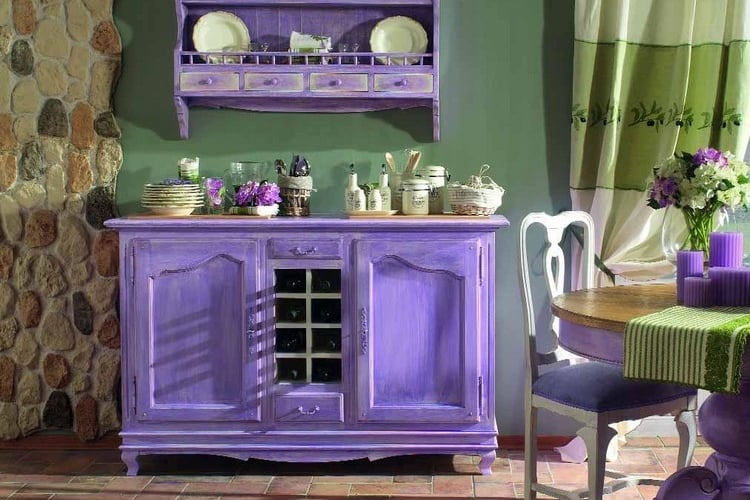 relooker-armoire-ancienne-façade-violet-clair-peinture-verte