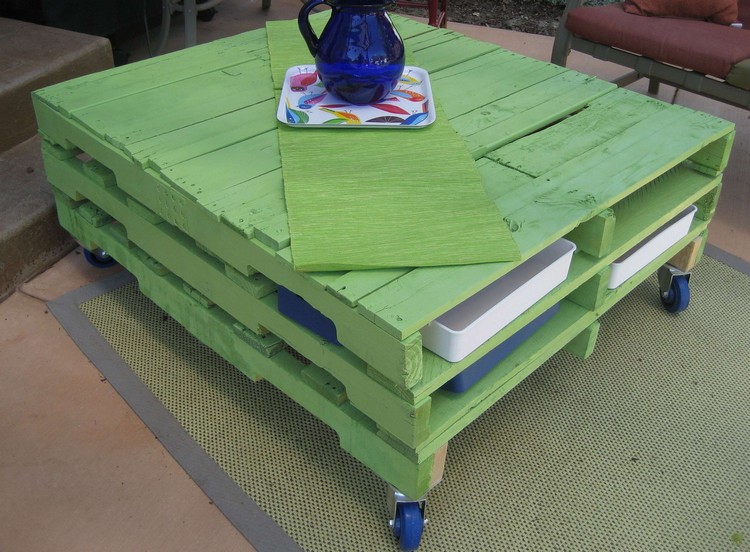 salon de jardin en palette table-basse-roulettes-vert