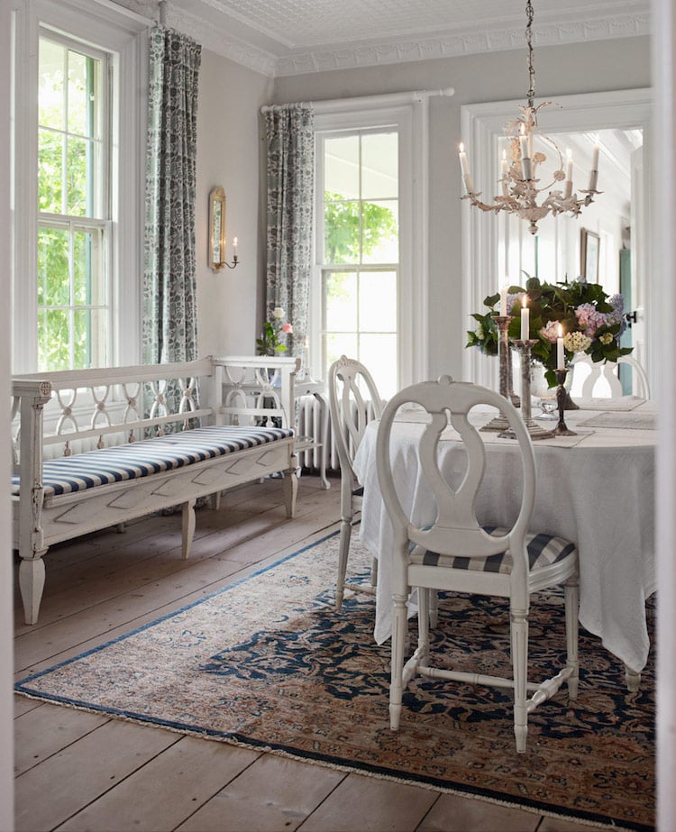 style-gustavien-salle-manger-mobilier-relooké-blanc