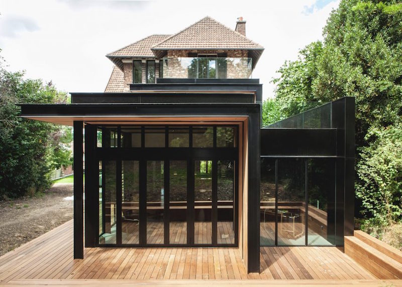 véranda contemporaine acier-noir-terrasse-bois-haut-de-seine-extension