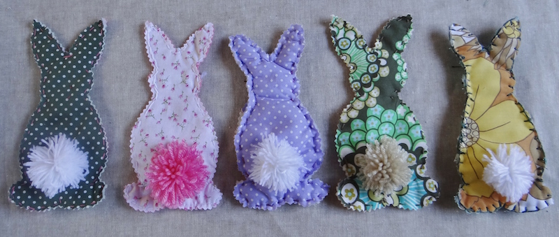 DIY couture facile décoration-Paques-lapins-tissu