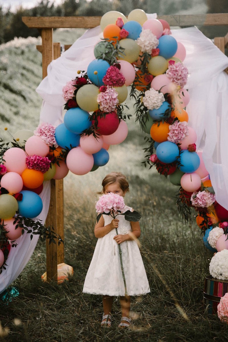 DIY-deco-mariage-pas-chere-arc-ballons-fleurs
