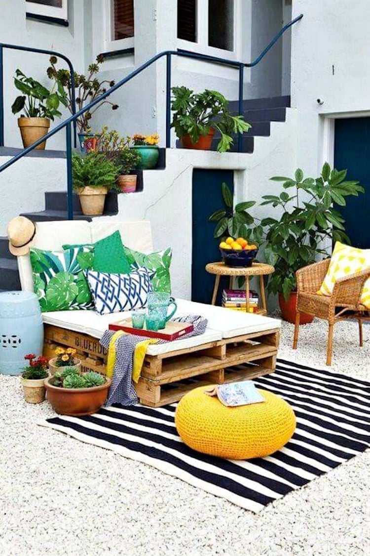 aménager une petite terrasse de rêve patio-lit-jour-palettes