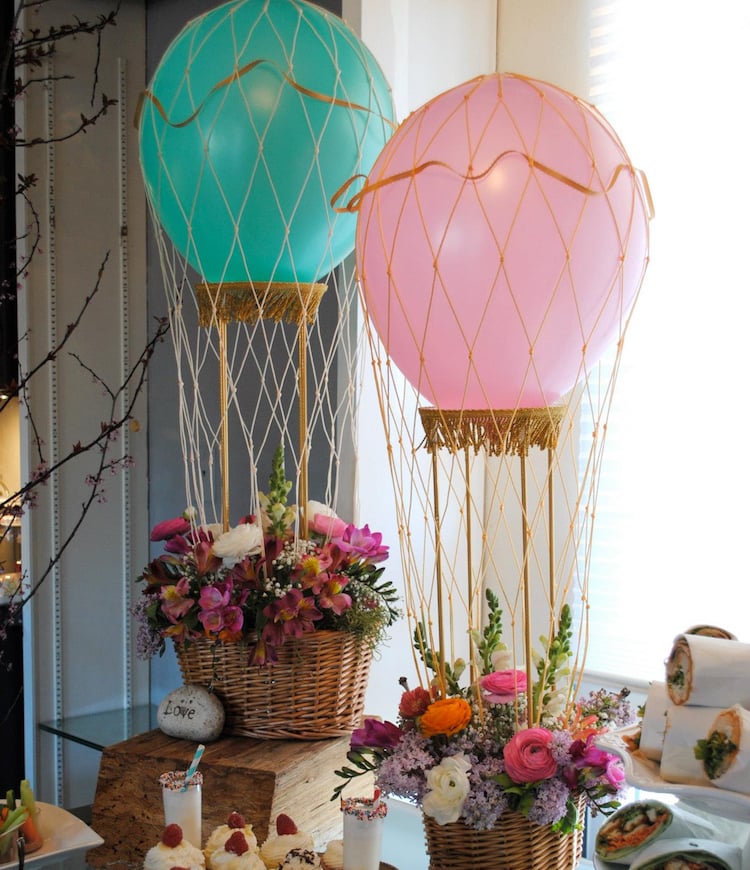 centre-table-mariage-ballons-gonflables-montgolfières-composition-florale