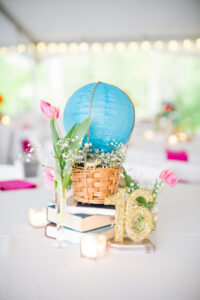centre-table-mariage-montgolfière-lanterne-papier-tulipes