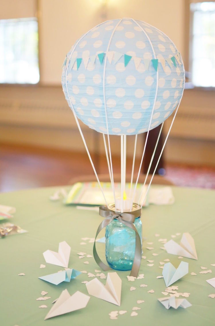 centre-table-mariage-montgolfière-lanterne-papier-bocal-verre-bleu-coeurs-origami