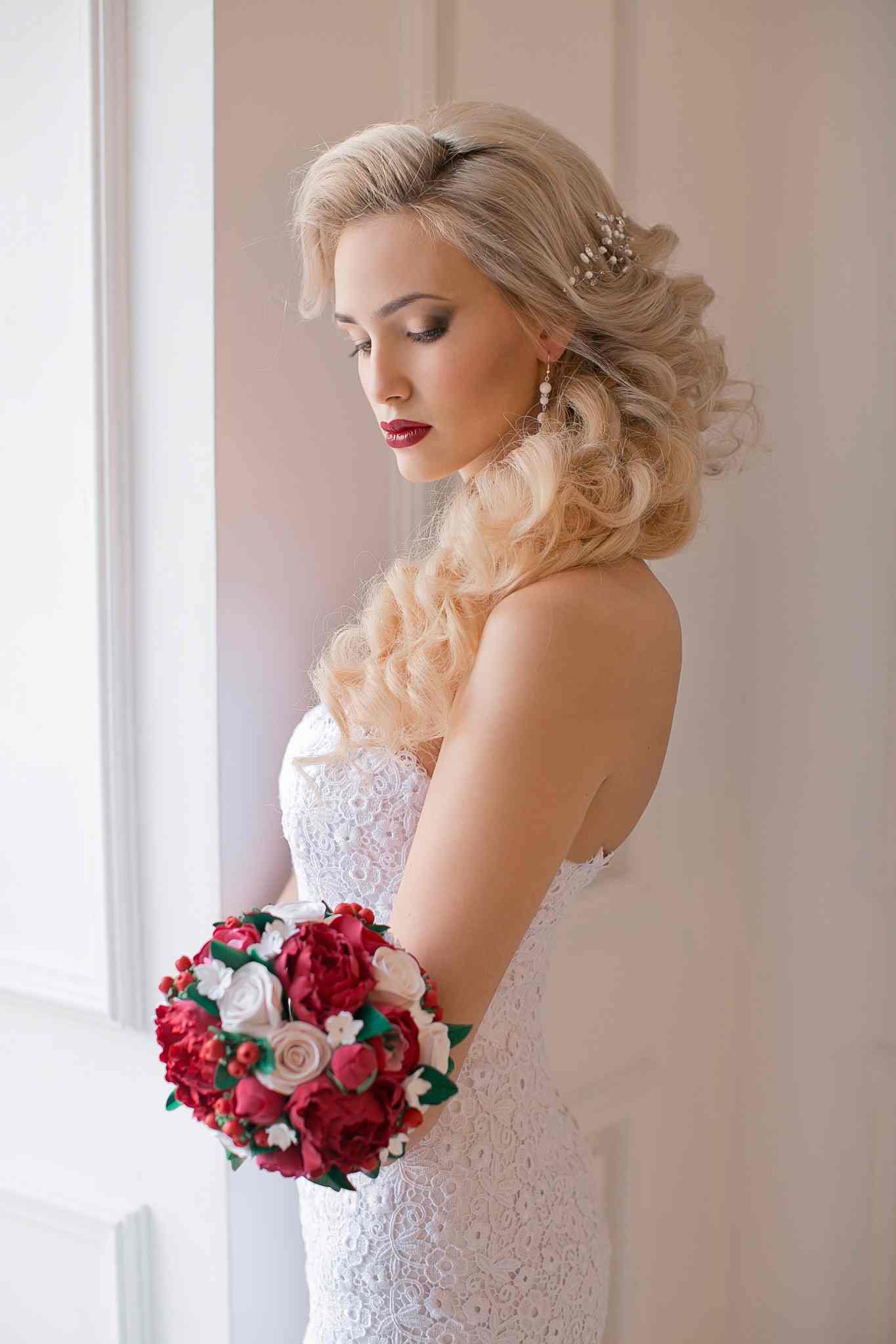 coiffure-boucle-mariage-cheveux-longs-relevés