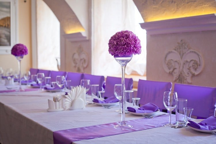 composition-florale-mariage-chemins-table-violet
