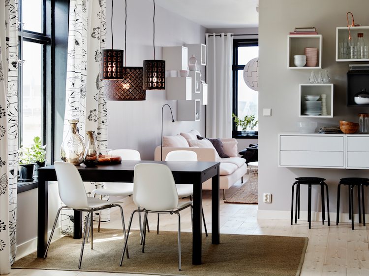 décoration-salle-manger-IKEA-table-noire-chaises-blanches