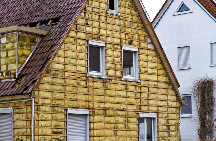 différence-laine-verre-laine-roche-façade-maison