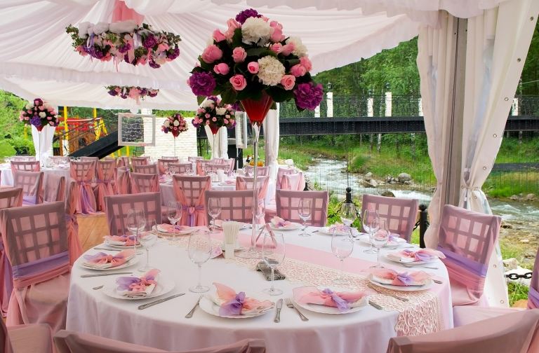 idées-mariage-printemps-déco-rose-fleurs