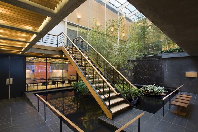 jardin-intérieur-idées-escalier-plantes