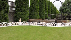 petite-barriere-jardin-moderne-bois-blanc