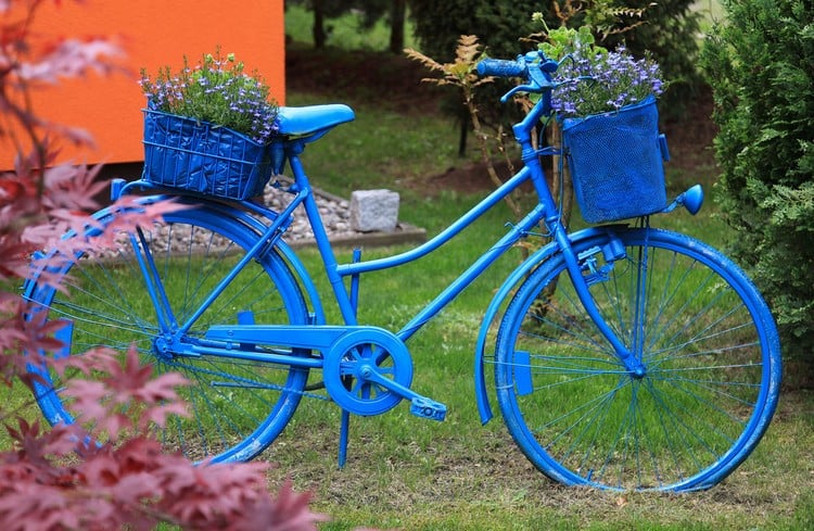 vélo-déco-jardin-bleu-intense