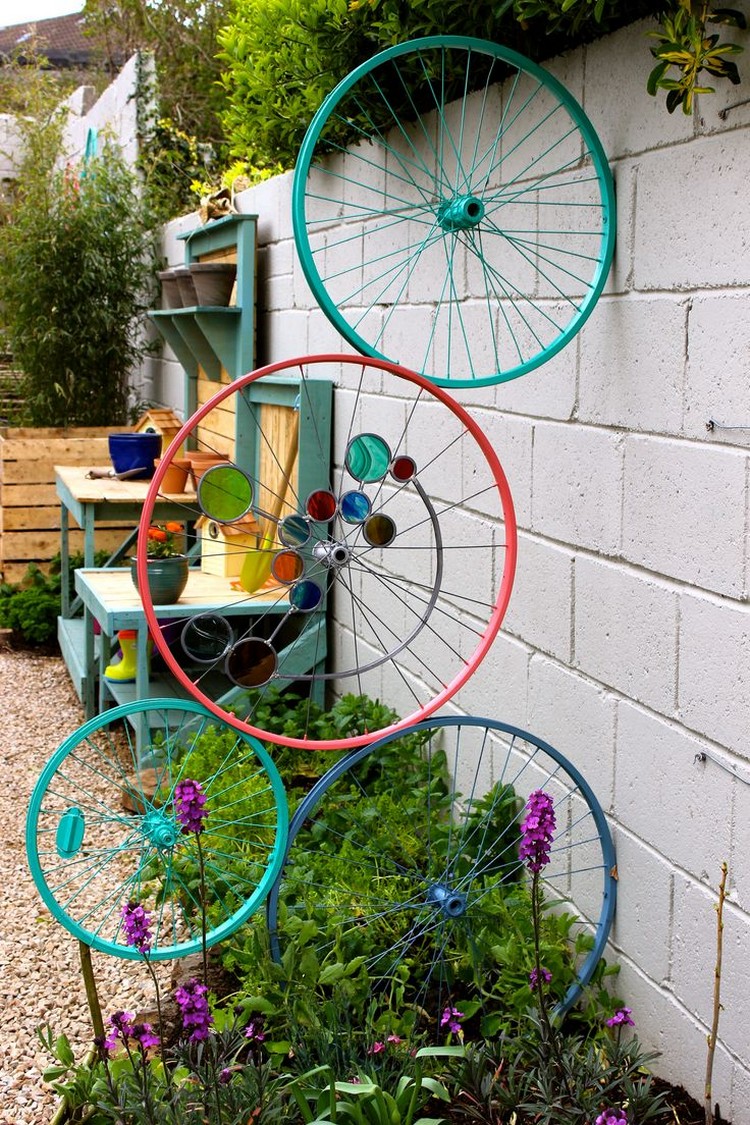 vélo-déco-jardin-roues-mur-décor