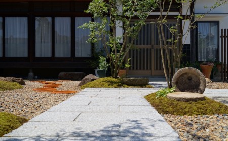 jardin-mousse-minéraux-jardin-japonais-devant-maison