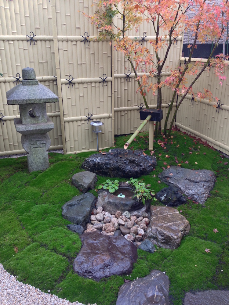 jardin-mousse-minéraux-petit-jardin-japonais-moderne