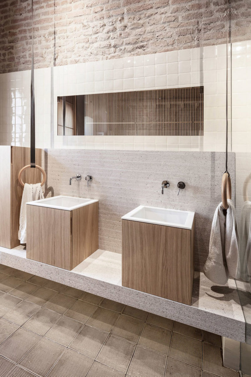 salle-bain-mobilier-design-contemporain-fond-brique