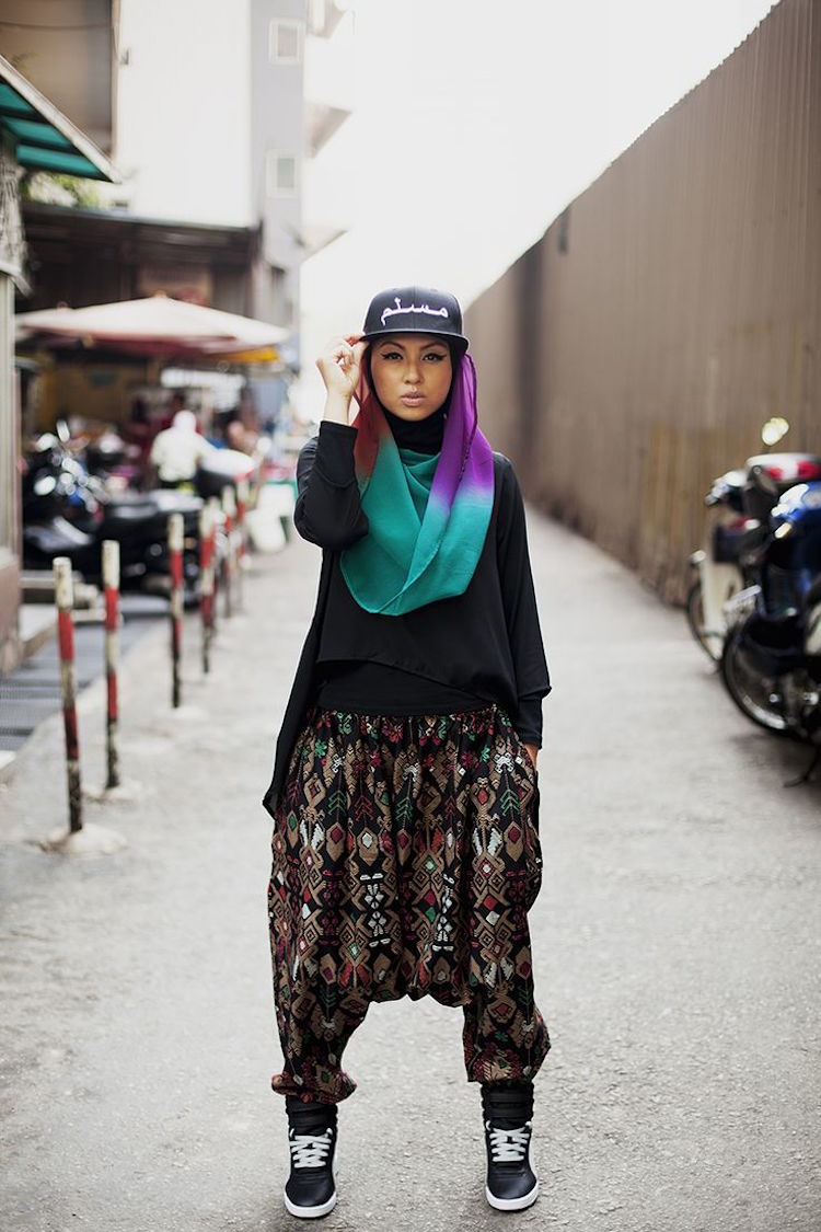 tenue-swag-hijab-casquette-pantalon-large