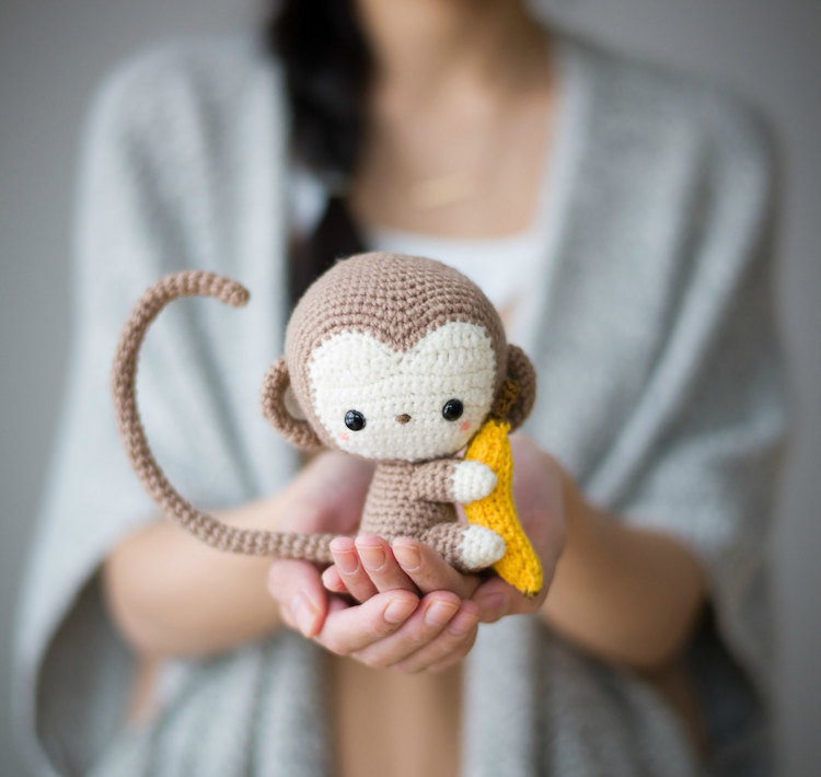 activité-manuelle-crochet-amigurumi-singe-banane