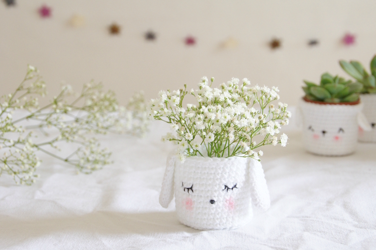 activité-manuelle-crochet-amigurumi-vase-lapin-déco-maison