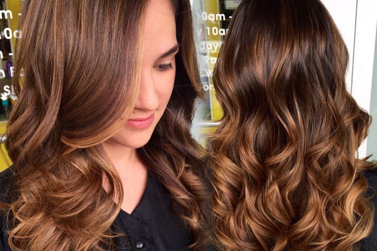 Balayage caramel et mèches caramel sur cheveux bruns et châtains