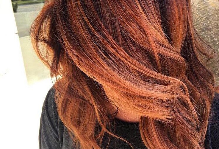 Balayage miel sur cheveux châtain foncé ou clair