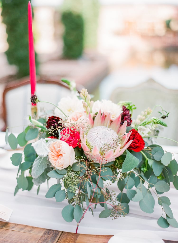 centre-table-floral-mariage-printemps-protée-royale-roses-eucaliptus