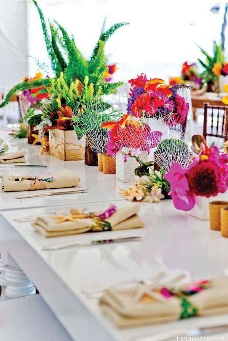 centre-table-pour-mariage-plage-thème-tropiques-fleurs-couleurs-vives