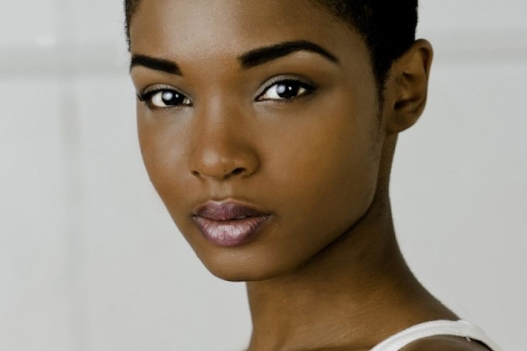 Coupe afro femme : la coupe courte afro est déjà absolument canon