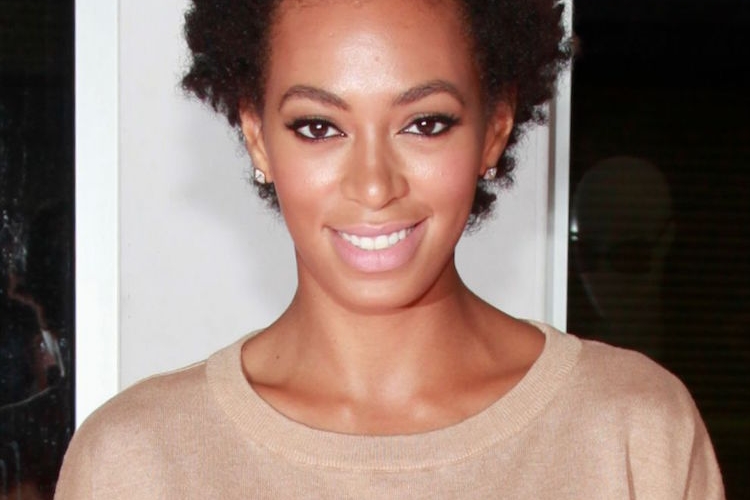 Coupe afro femme : la coupe courte afro est déjà absolument canon