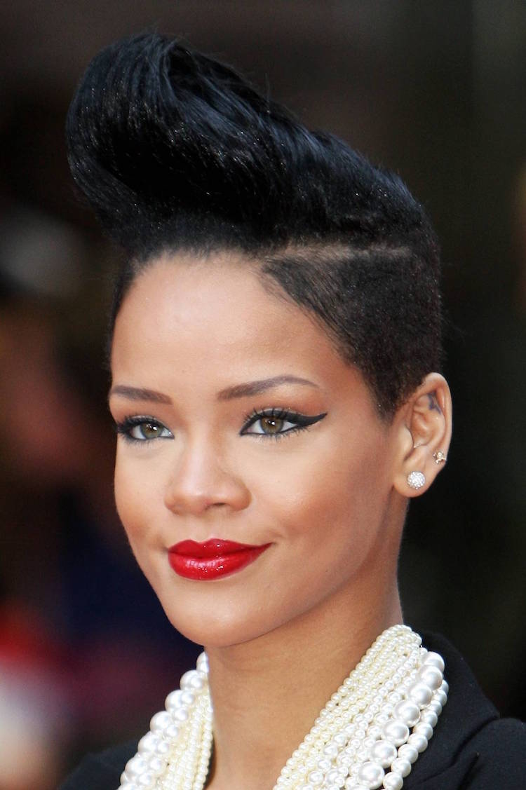 coupe-afro-femme-cheveux-courts-coiffure-pin-up-Rihanna