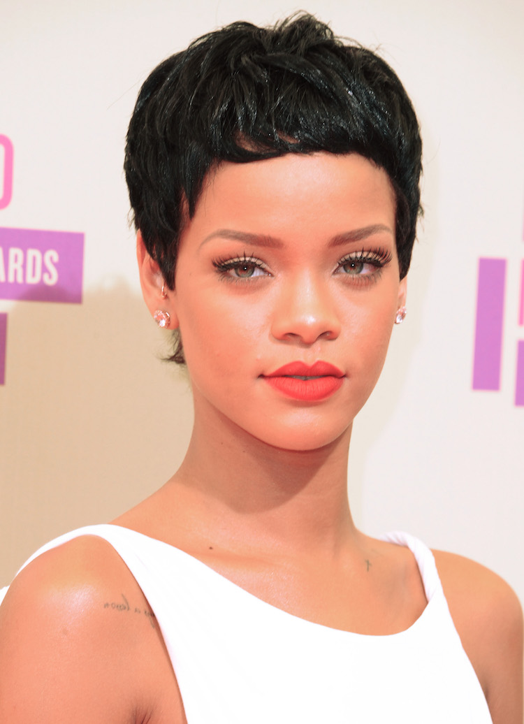 coupe-afro-femme-cheveux-courts-version-boyish-Rihanna