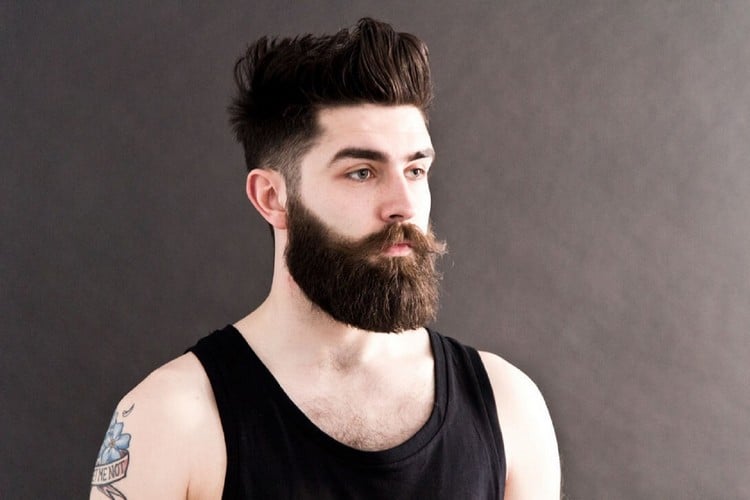coupe pompadour barbe-hipster