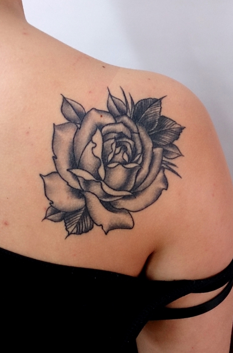 signification-tatouage-rose-ombrages