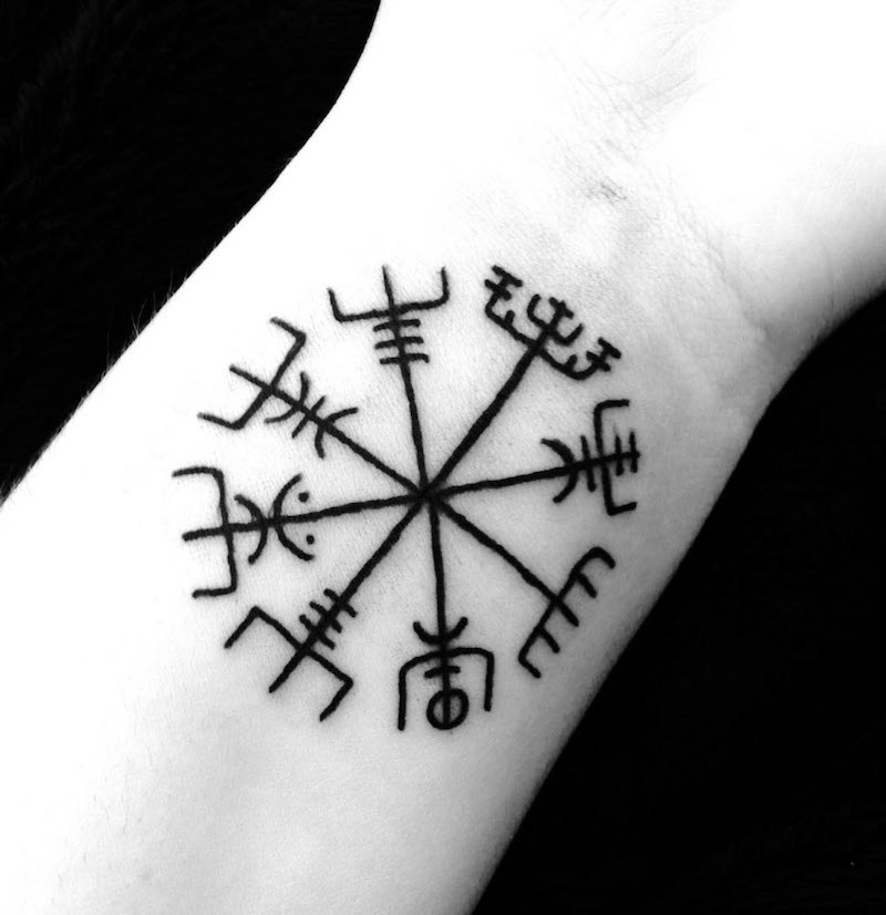 signification-tatouage-viking-boussole-vegvisir