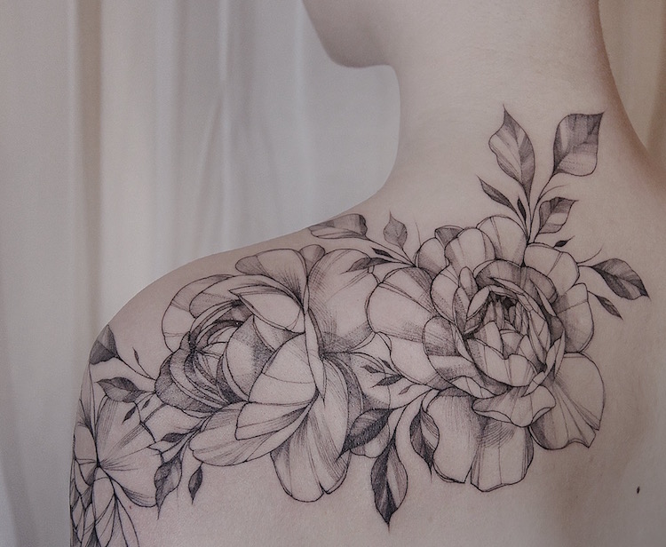 Signification tatouage rose femme, styles et tendances