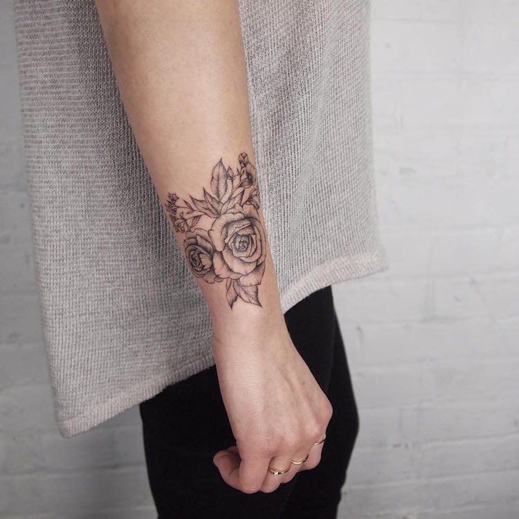 tatouage rose femme-tatouage-poignet
