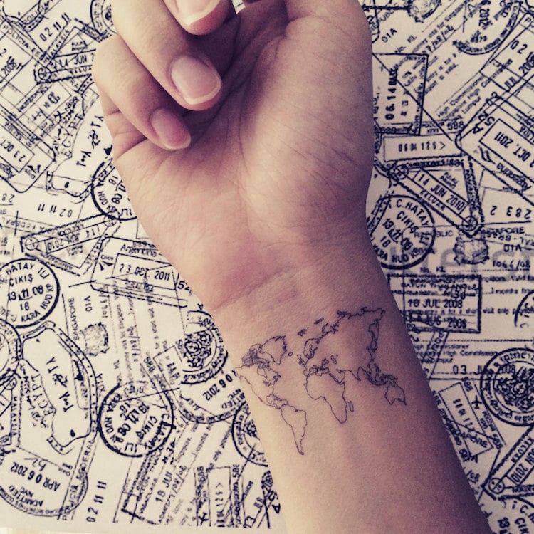 tatouage-voyage-contours-carte-monde