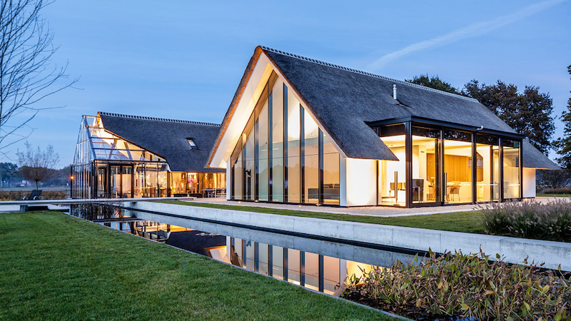 veranda-alu-moderne-maison-design-piscine