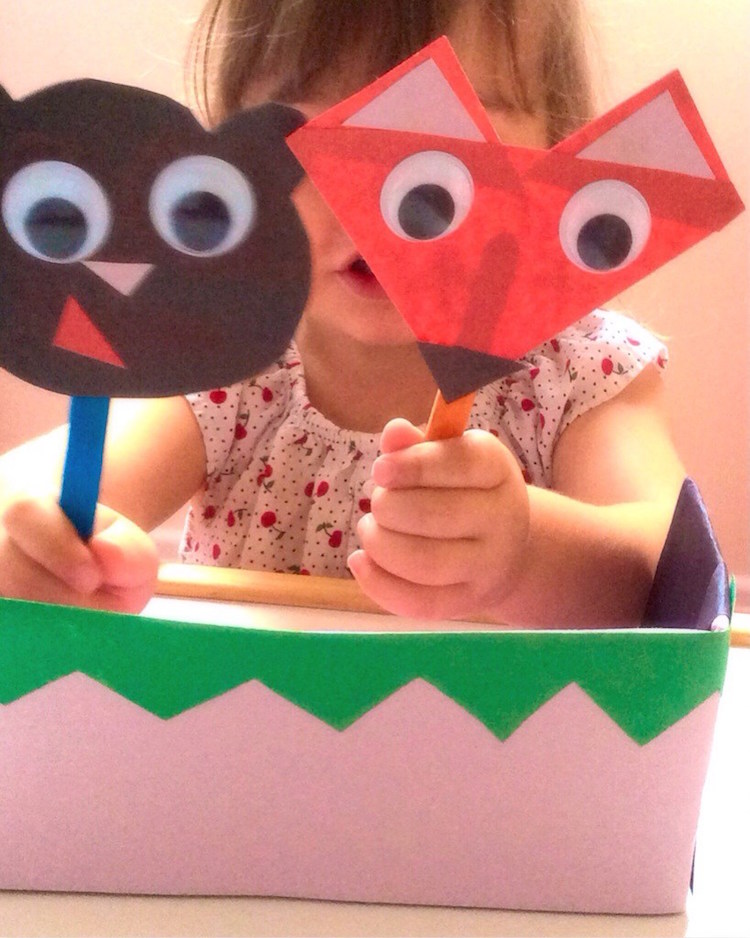 activité-manuelle-2ans-marionnettes-papier-bâtonnets-bricolage-enfants