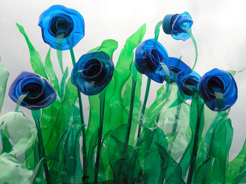 activité-manuelle-recyclage-bouteille-plastique-fleurs