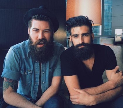 coupe-hipster-homme-cheveux-longs-dessus-dégradé-barbe-hipster-moustaches