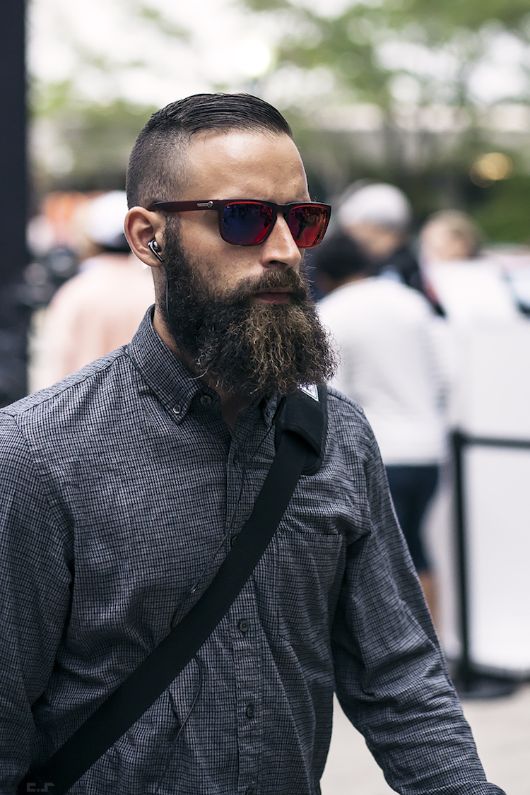 coupe-hipster-homme-undercut-cheveux-courts-barbe-longue
