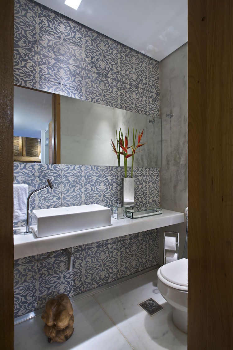 faience-salle-de-bain-moderne-motif-floral