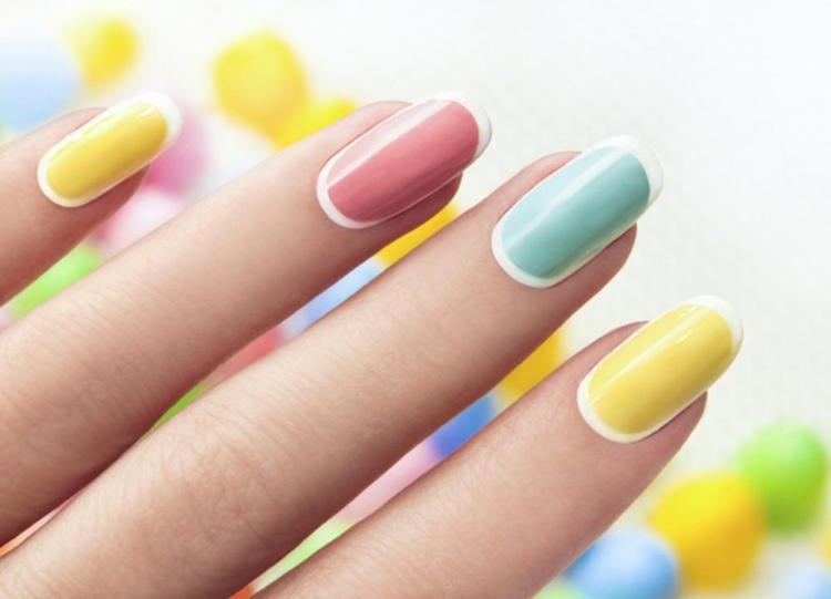 french-manucure-couleur-menthe-jaune-rose-ongles-gel