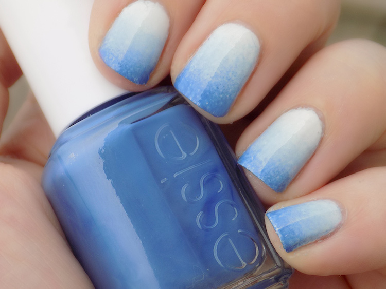 manucure-ombré-blanc-bleu-pastel-nail-art-dégradé